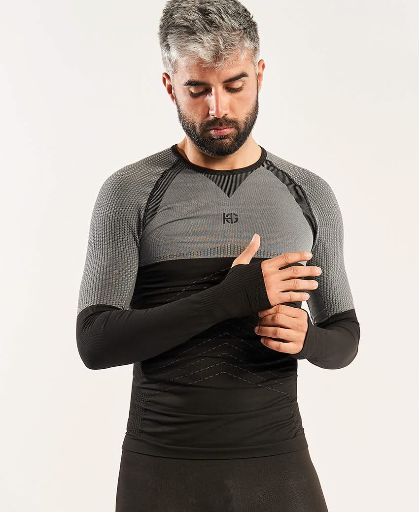 Der Andoya Baselayer mit gezielter Kompression und Carbonfasern für optimales Feuchtigkeitsmanagement und Stabilisierung beim Sport.